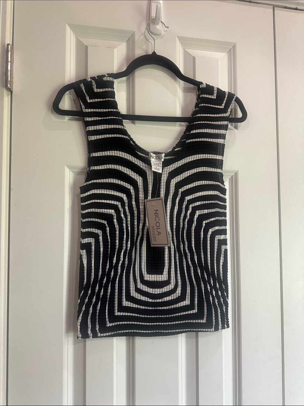 NEW NICOLA Black & White Optical Ribbed Tank size L